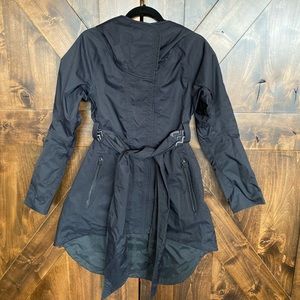 Lululemon pedal power rain jacket. Black. Size 6